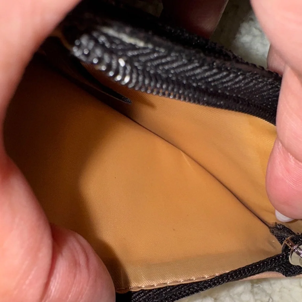 GUESS- Black and Tan Women's Card Holder - Picture 10 of 17